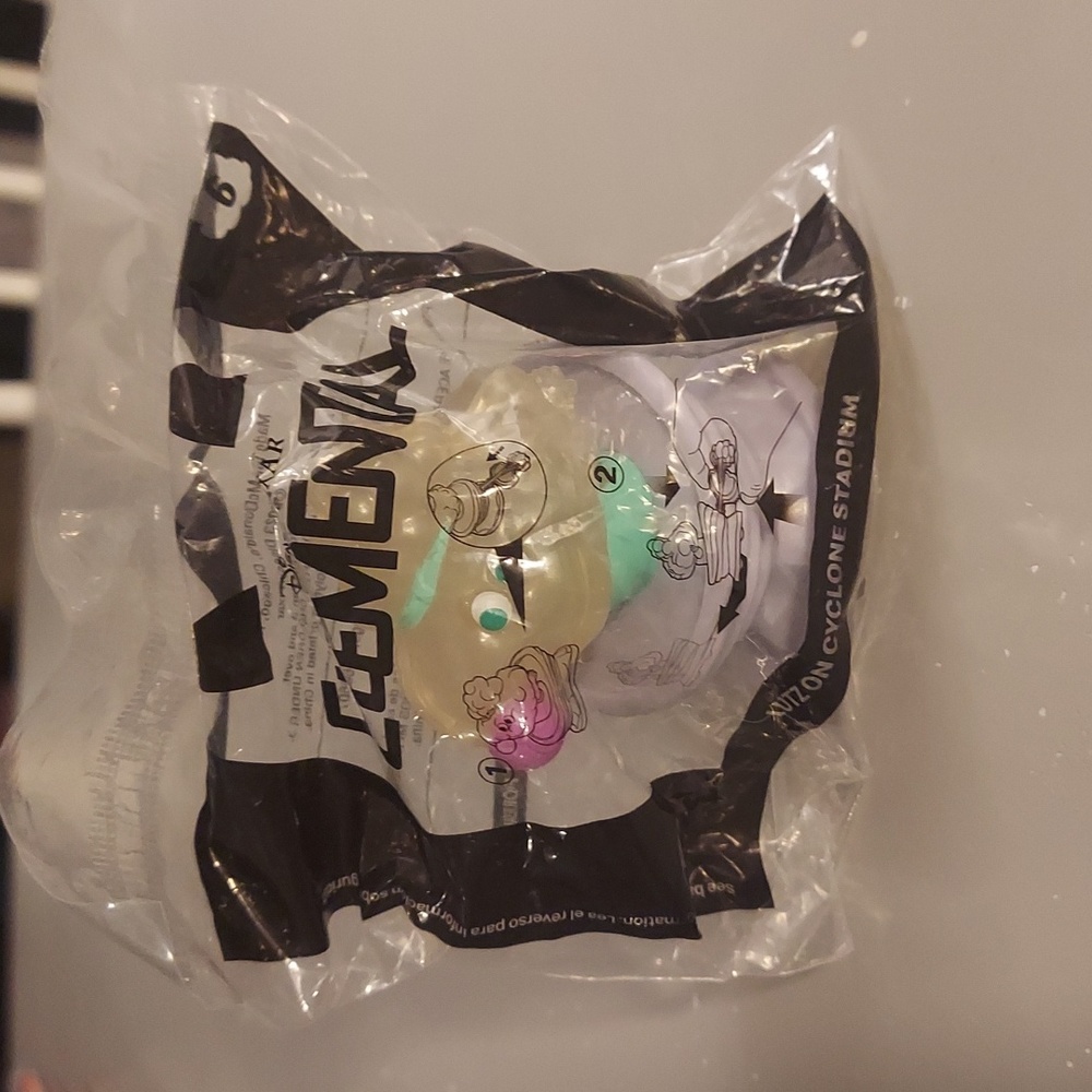 💜 Disney Pixar - Elemental - Lutz On Cyclone Stadium Toy